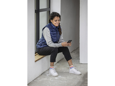 Женский утепленный жилет Pallas  из переработанных материалов по стандарту GRS - Темно - синий - рис 5.