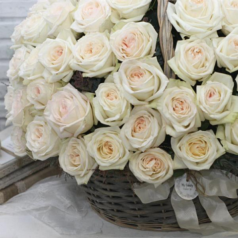 Корзина с белыми розами O'Hara - рис 2.