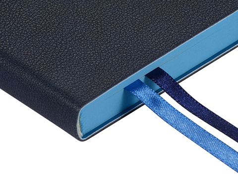 Ежедневник А5 датированный Boston 2026, темно-синий с голубым обрезом - рис 3.