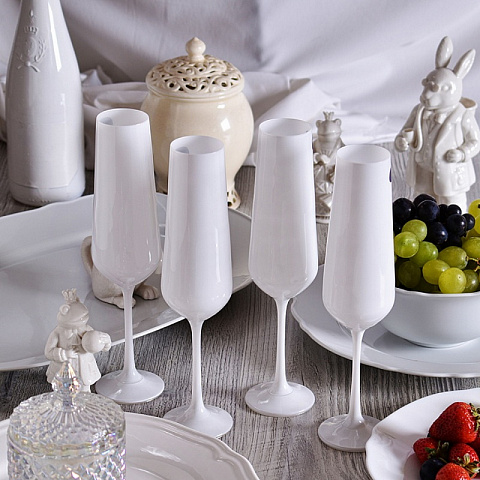 Набор бокалов для шампанского из белого стекла (4 шт)