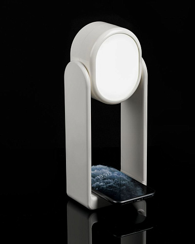 Настольная лампа с зеркалом и беспроводной зарядкой Tyro, белая - рис 7.