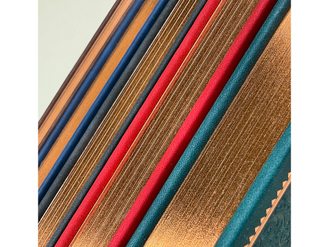 Ежедневник недатированный А4 Royal, коричневый с бронзовым срезом - рис 7.